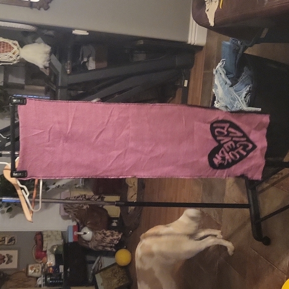 Victoria's secret scarf - Picture 4 of 5
